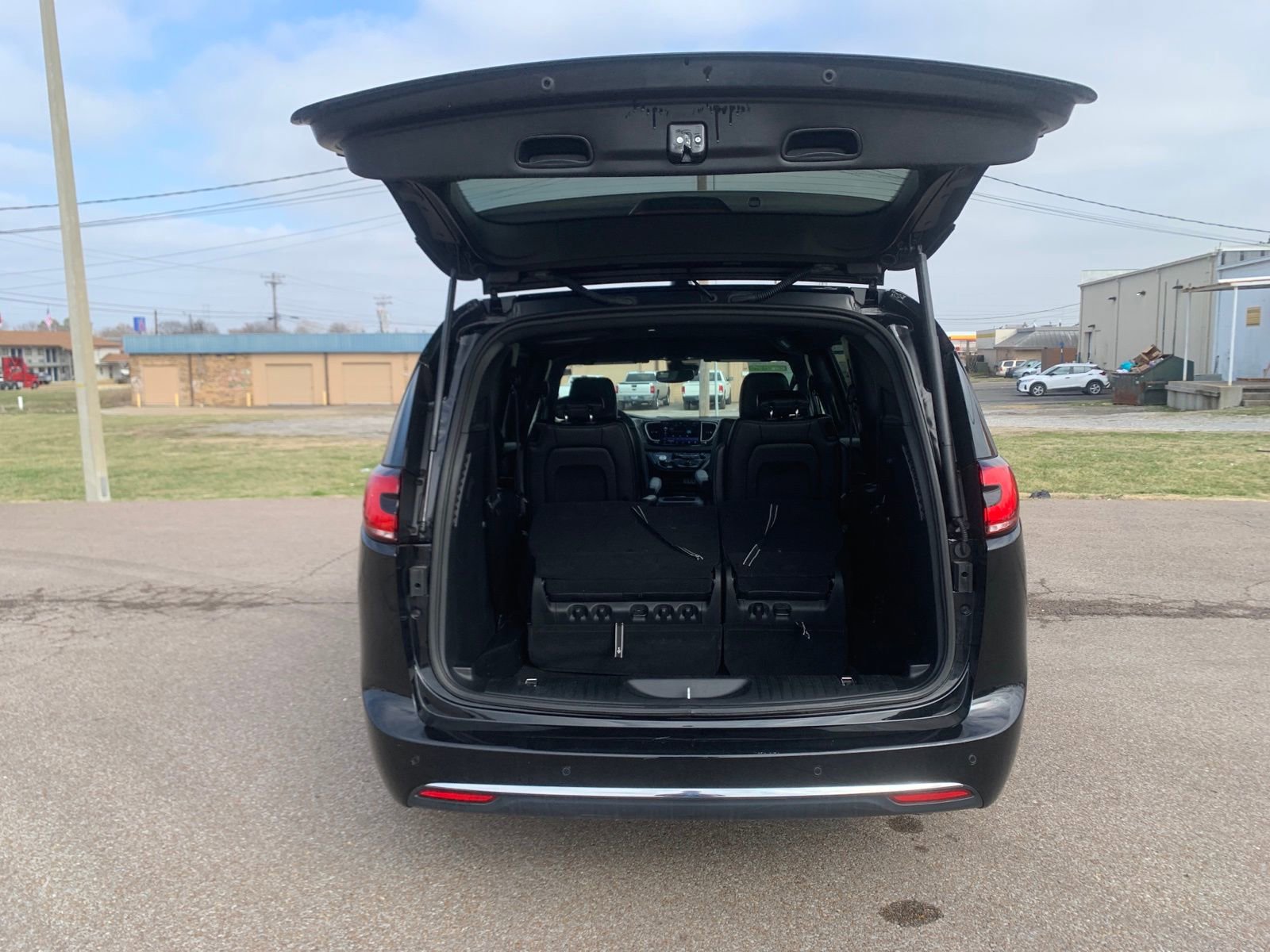 Used 2025 Chrysler Pacifica Select image 26