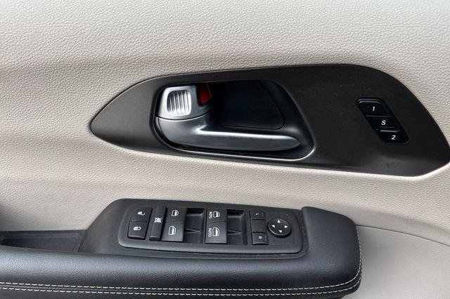 Certified 2024 Chrysler Pacifica Touring-L FWD image 14