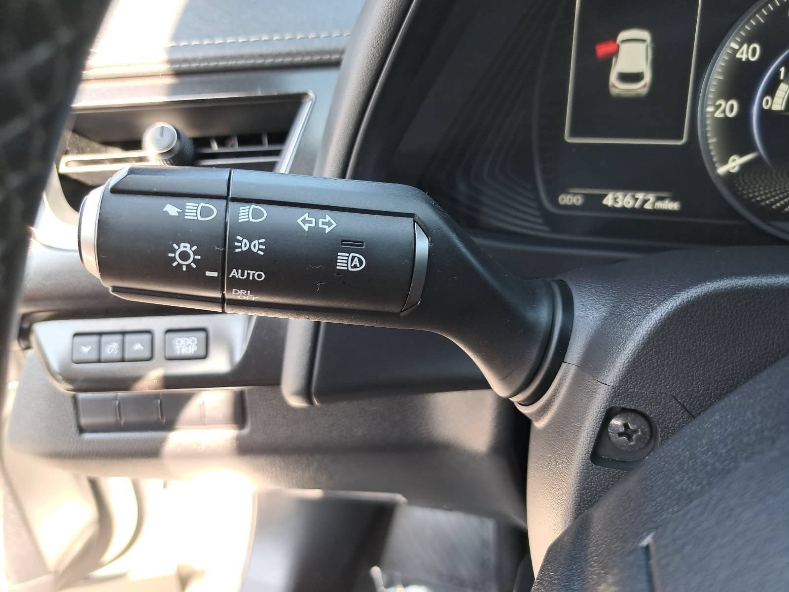 Used 2020 Lexus UX 200 w/ Premium Package FWD image 28