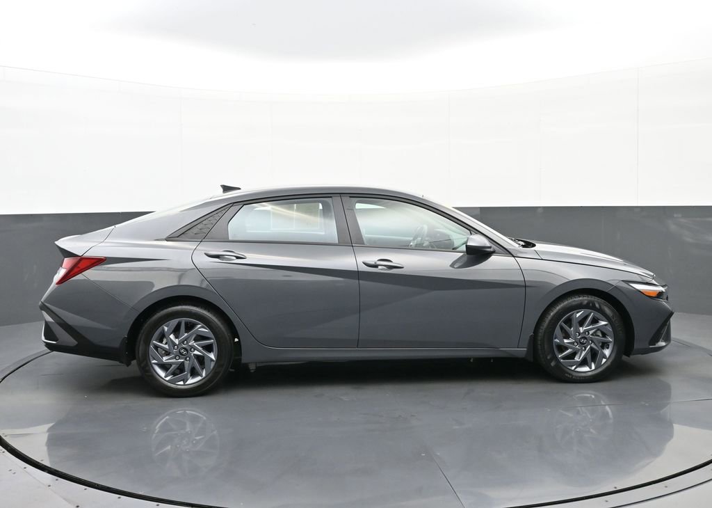 Certified 2024 Hyundai Elantra SEL FWD image 3