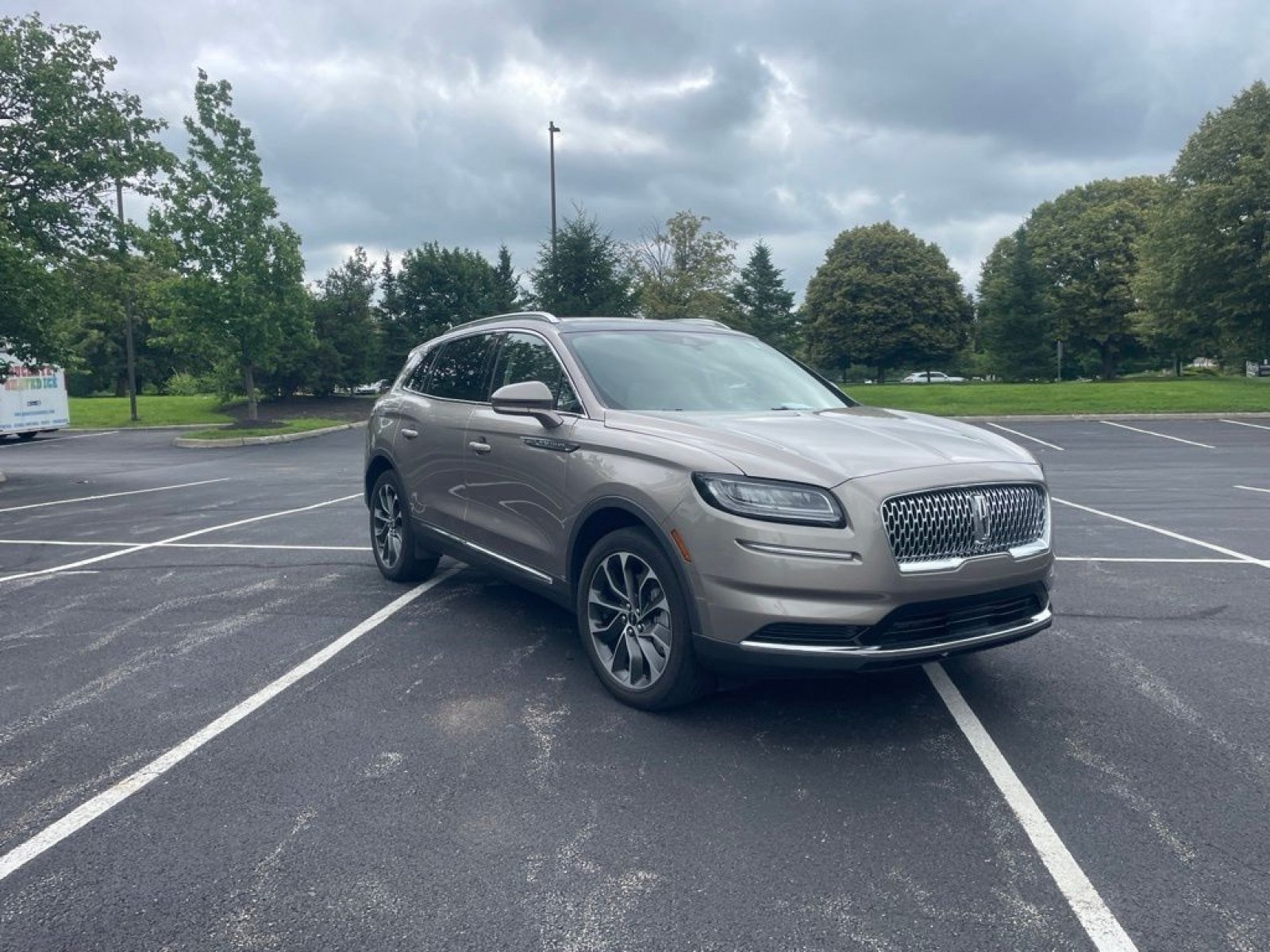 Used 2021 Lincoln Nautilus Reserve AWD/4WD image 3