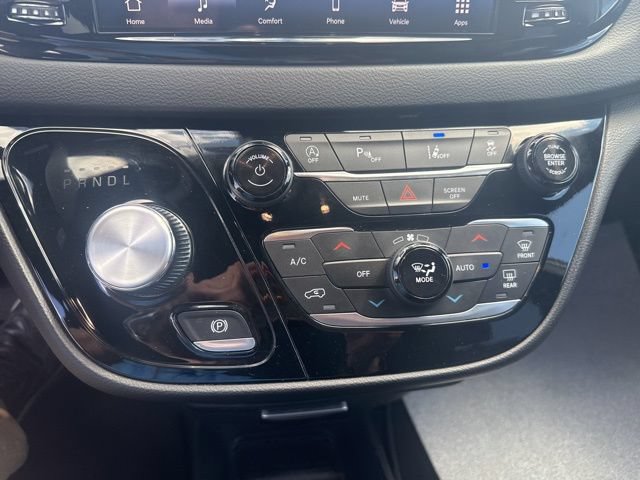 Used 2026 Chrysler Pacifica Select FWD image 12