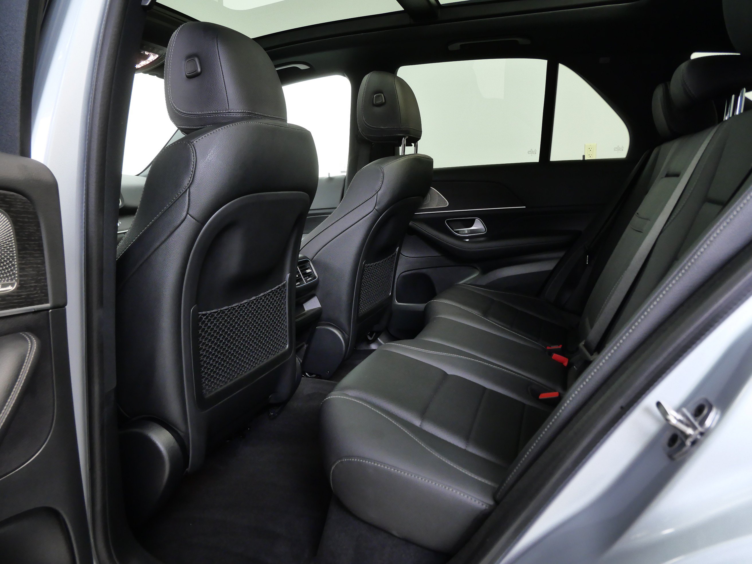 Certified 2025 Mercedes-Benz GLE 450e 4MATIC w/ AMG Line Exterior image 17