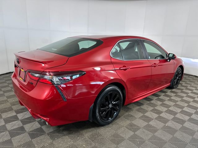 Used 2023 Toyota Camry SE image 3