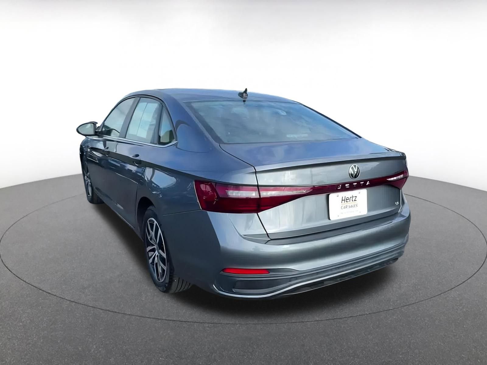 Used 2025 Volkswagen Jetta SE image 12