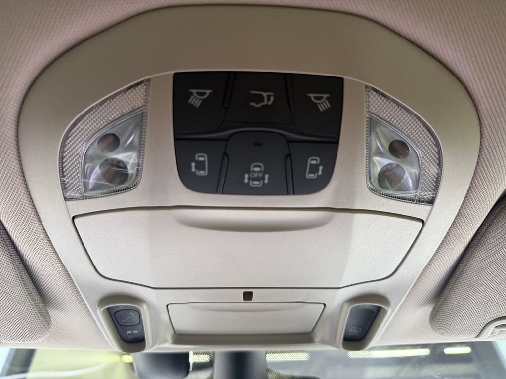 Used 2021 Chrysler Pacifica Touring-L w/ Uconnect Theater Family Group FWD image 36