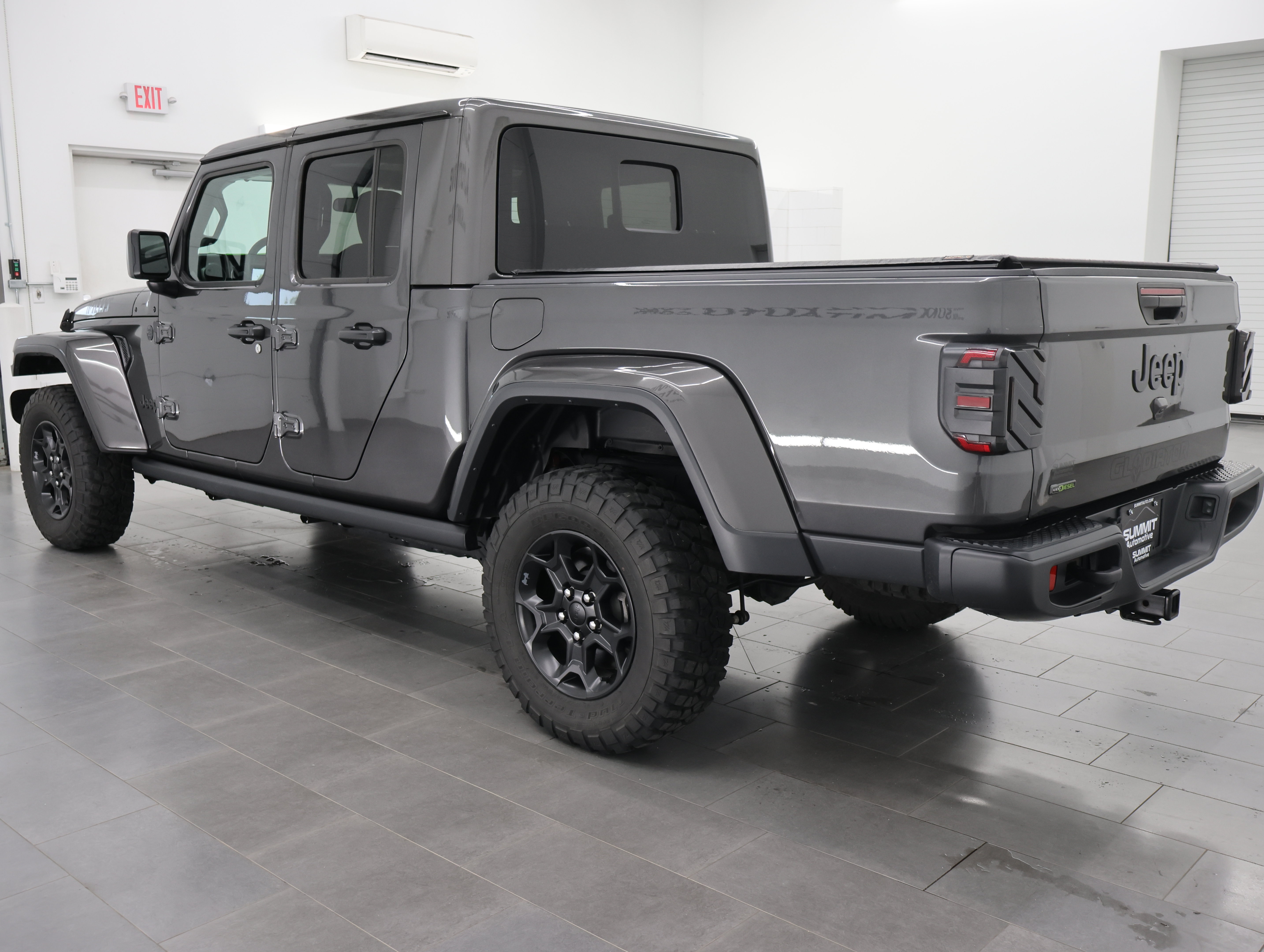Used 2023 Jeep Gladiator Sport AWD/4WD image 6