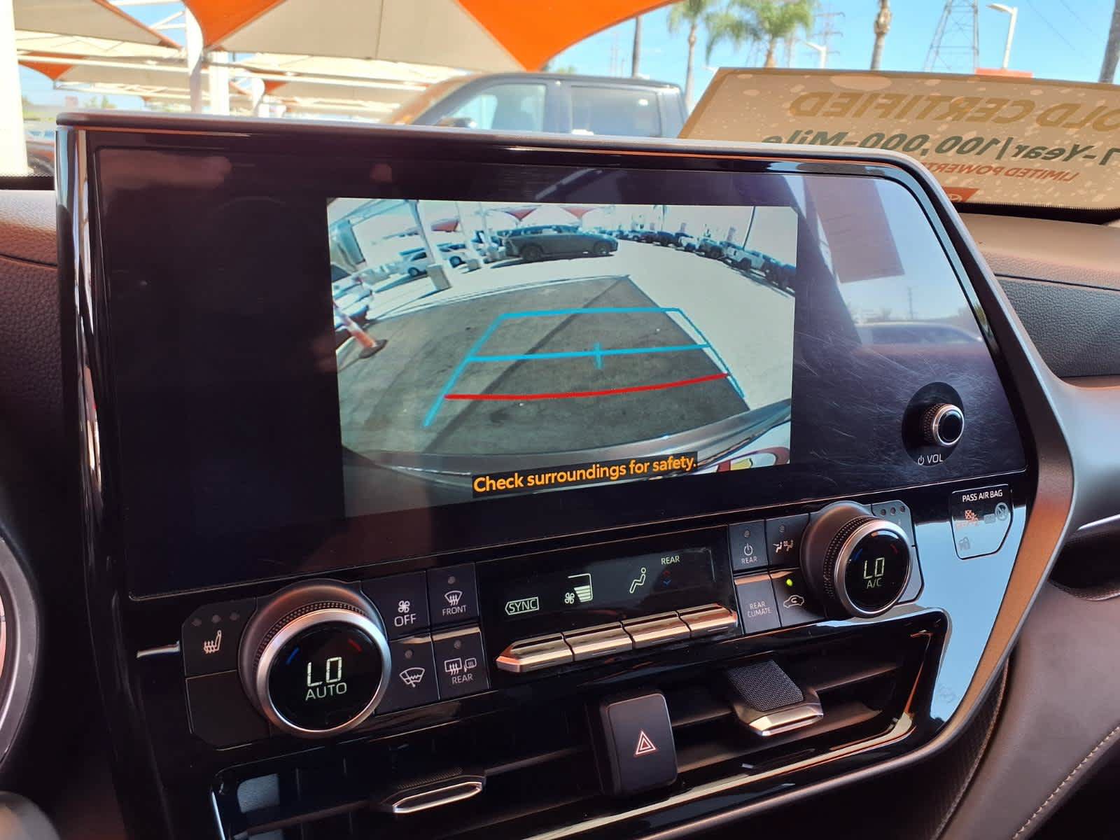 Used 2024 Toyota Highlander XLE FWD image 26
