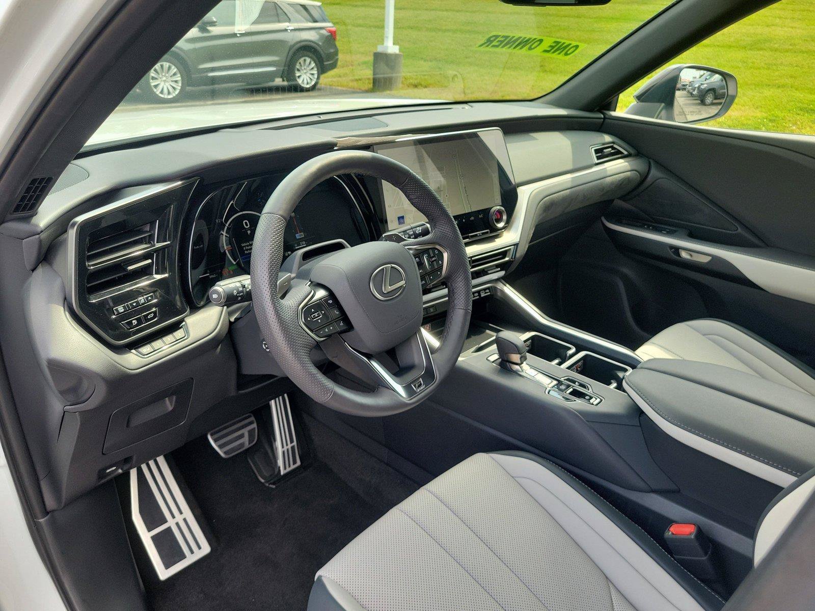 Used 2026 Lexus TX 500h AWD w/ Technology Package image 18