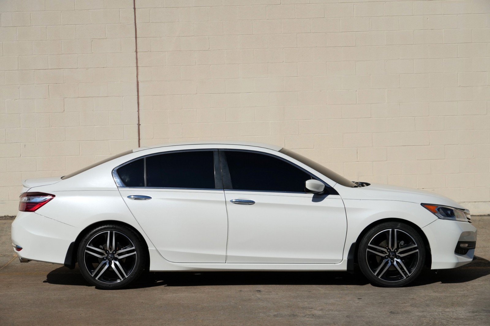 Used 2017 Honda Accord Sport image 45