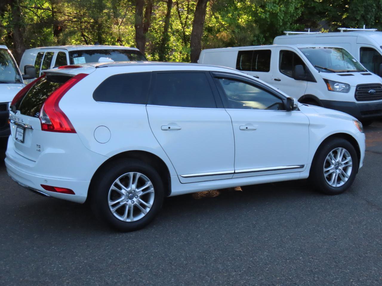 Used 2016 Volvo XC60 T5 Premier w/ Proximity Package AWD/4WD image 3