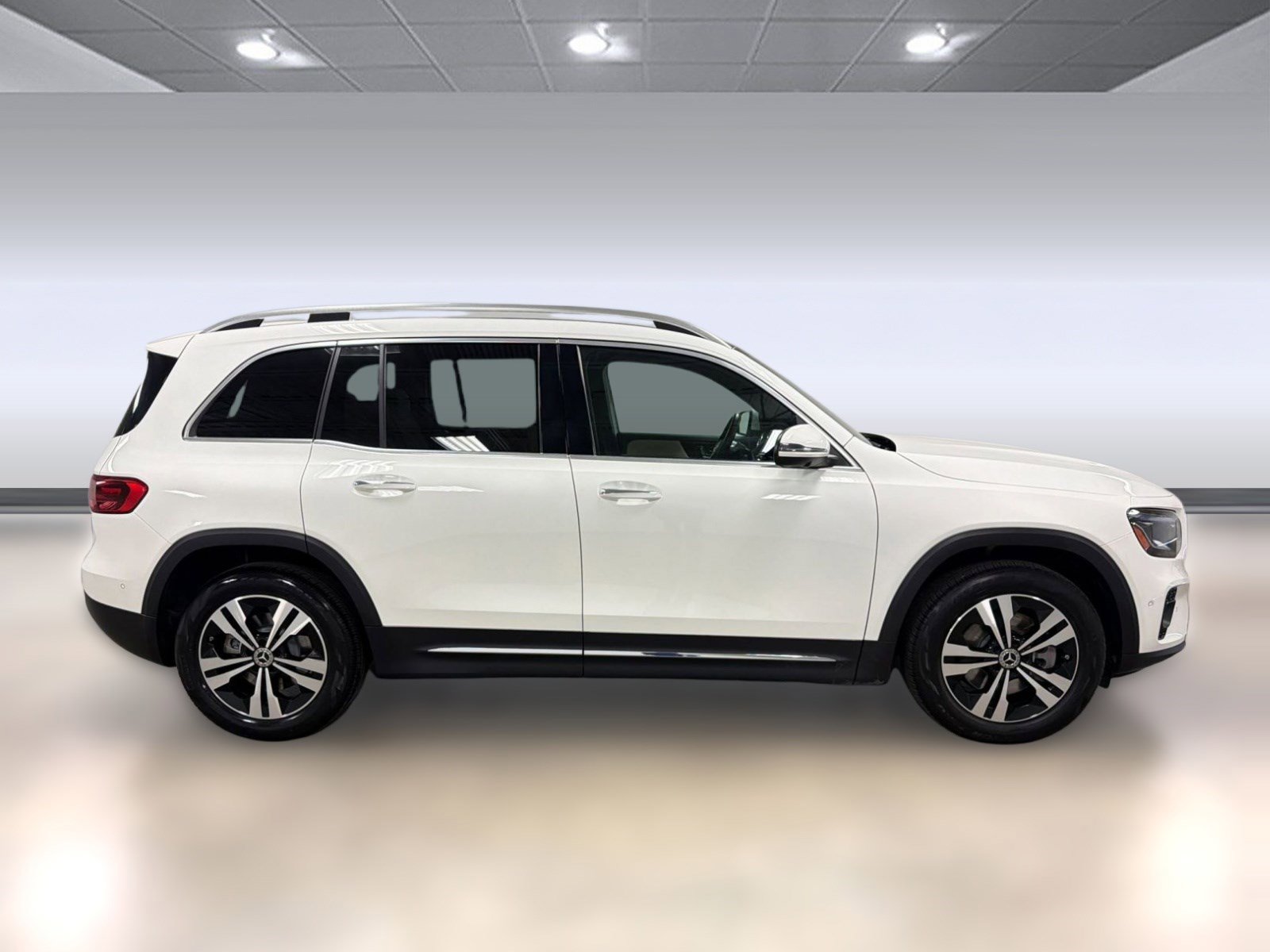 Used 2025 Mercedes-Benz GLB 250 image 7