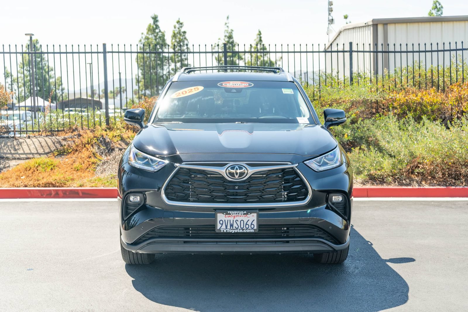 Certified 2025 Toyota Highlander Limited FWD image 2