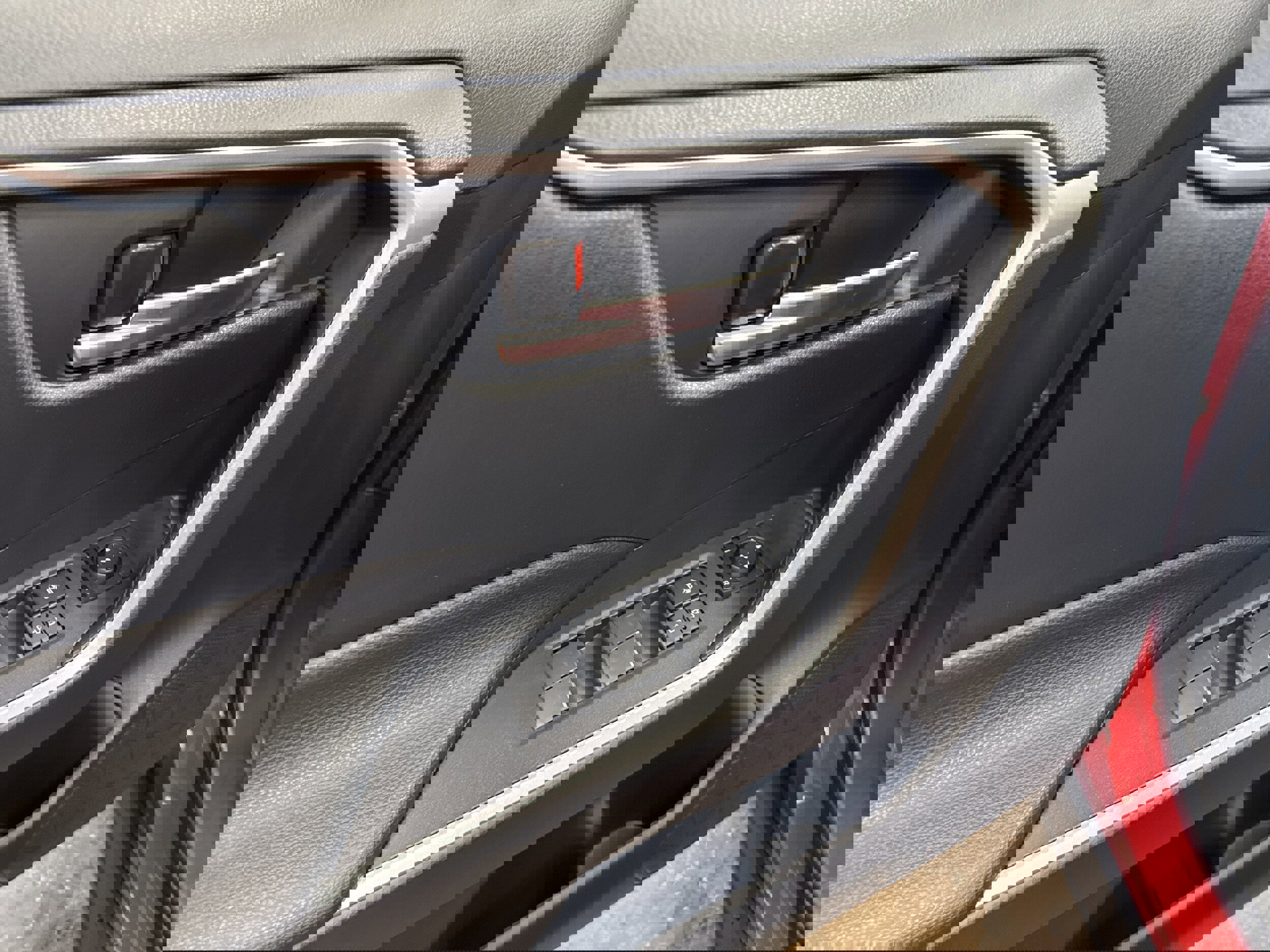 Used 2024 Toyota RAV4 SE w/ Weather & Moonroof Package image 28