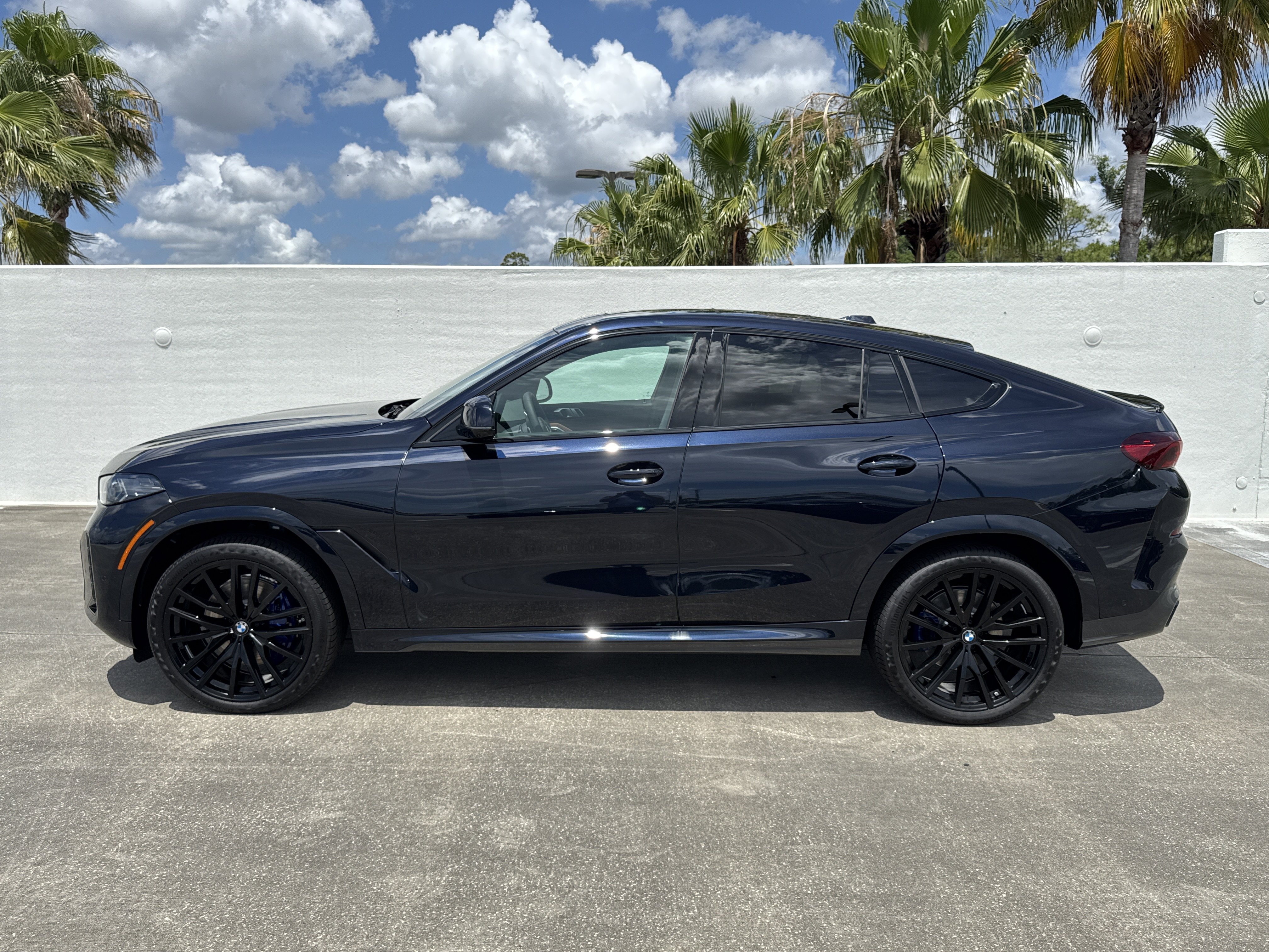 New 2027 BMW X6 xDrive40i w/ Executive Package AWD/4WD image 4