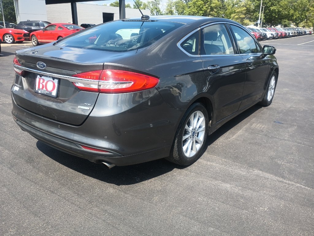 Used 2017 Ford Fusion SE w/ Fusion SE Technology Package FWD image 8
