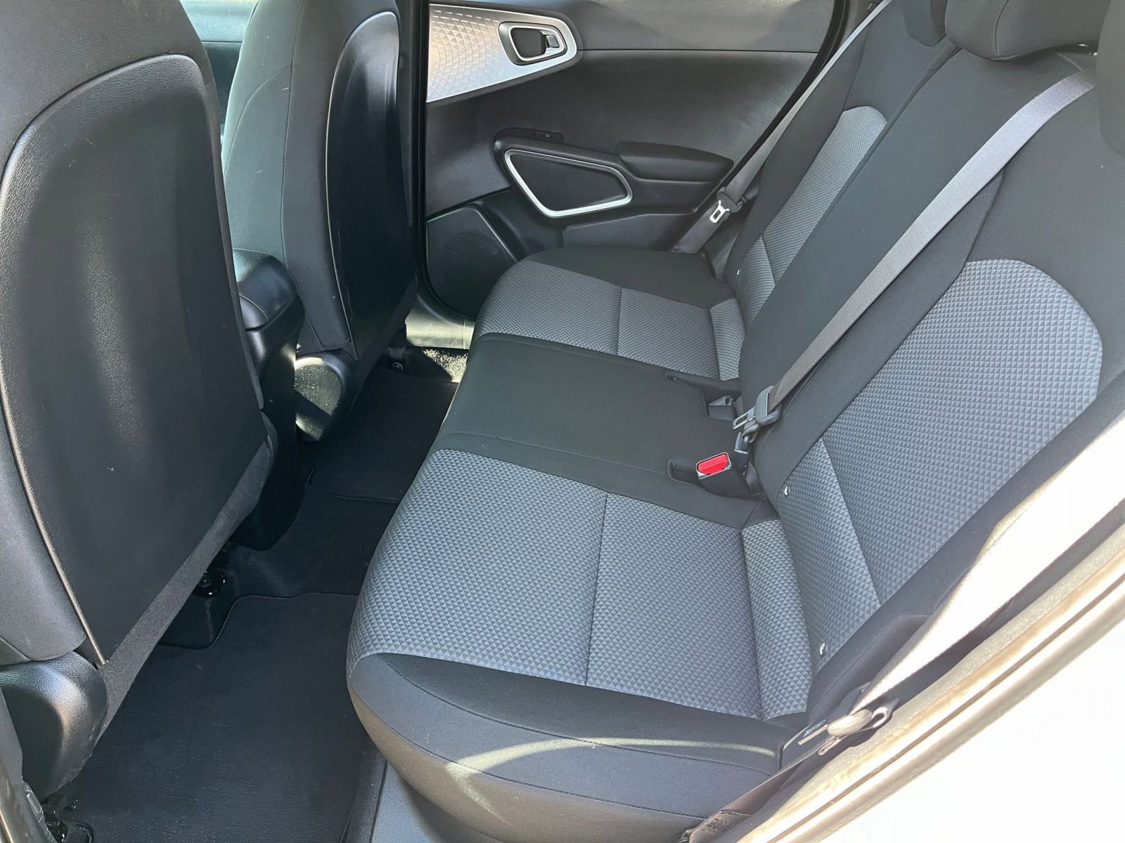 Used 2025 Kia Soul LX w/ LX Technology Package FWD image 23