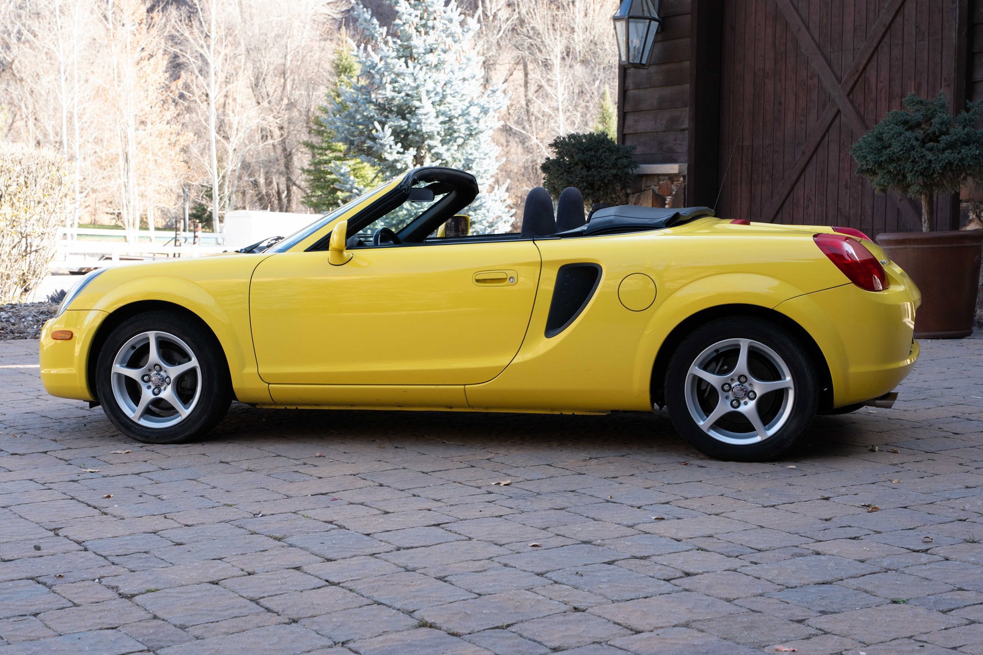 Used 2001 Toyota MR2 image 7