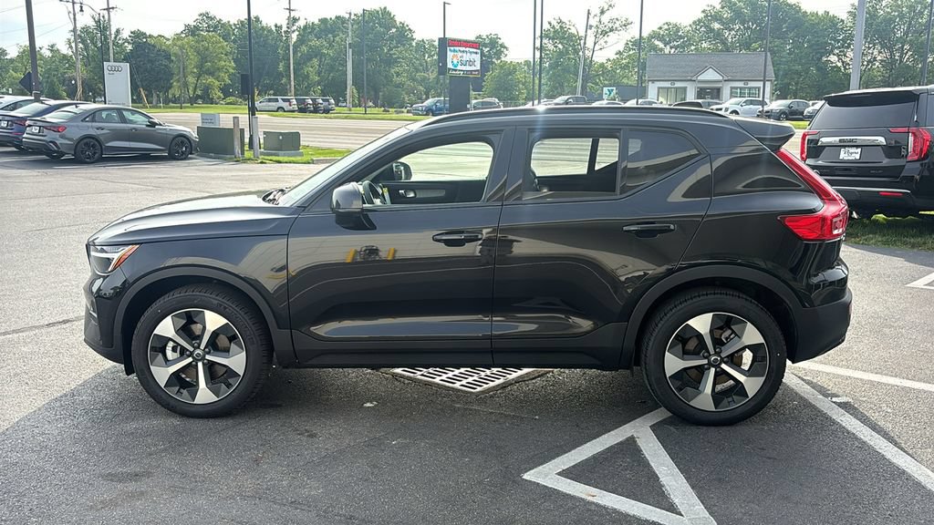 New 2026 Volvo XC40 B5 Core w/ Climate Package AWD/4WD image 3