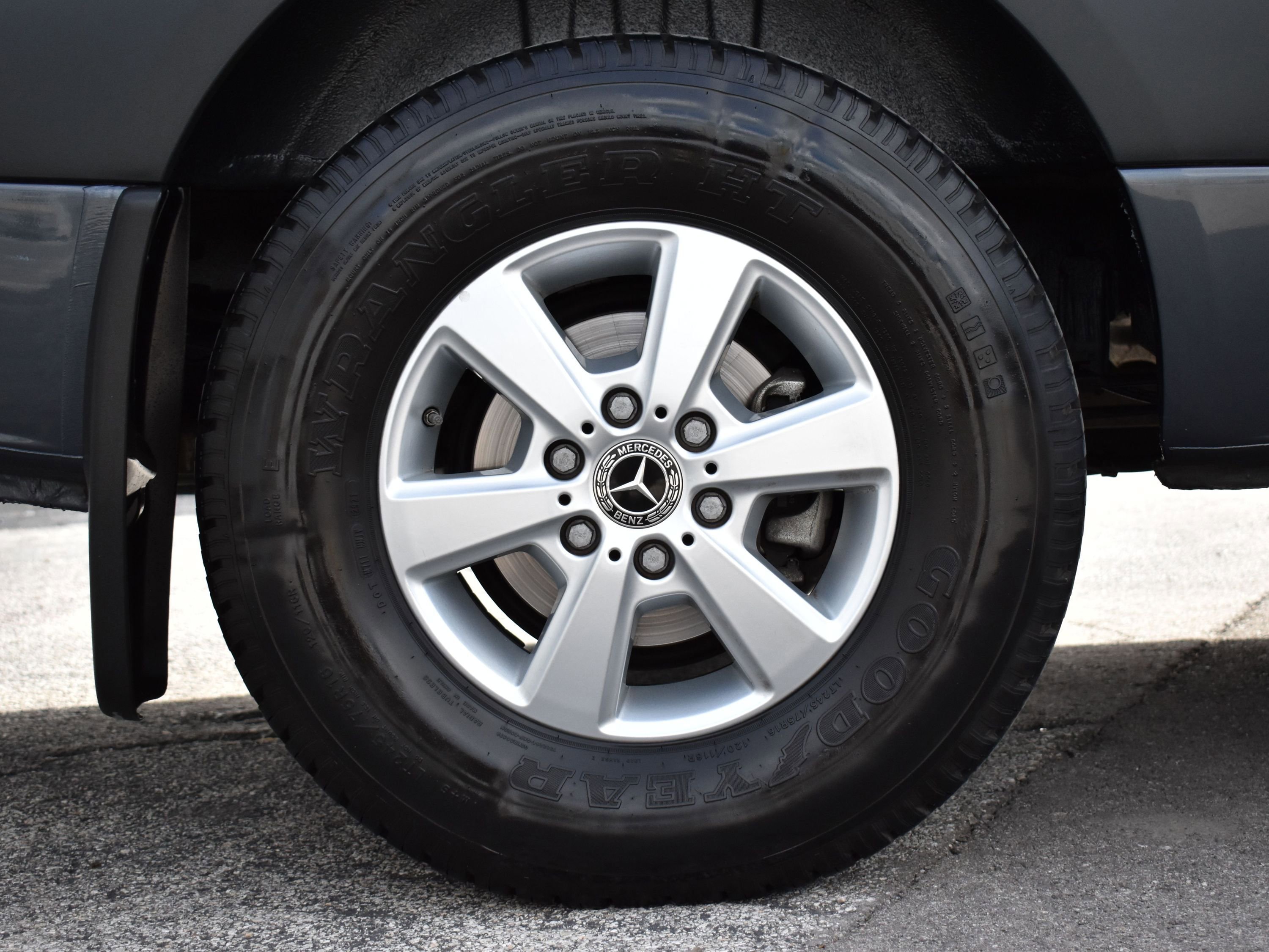 Used 2019 Mercedes-Benz Sprinter 2500 image 17