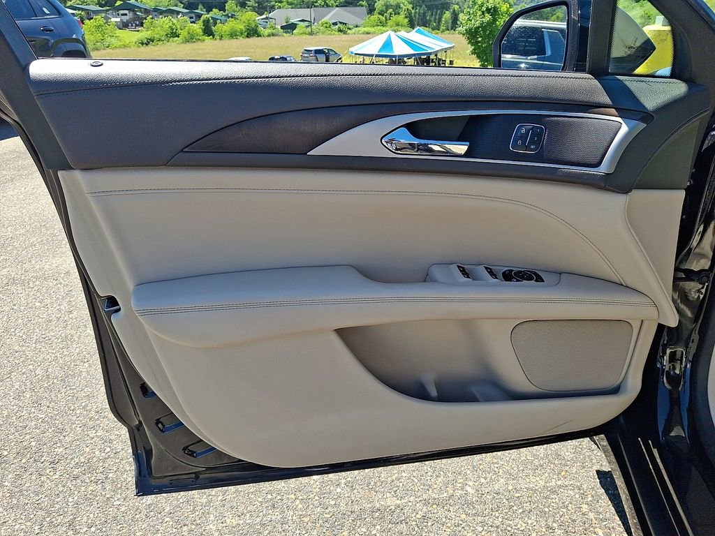 Used 2018 Lincoln MKZ Select w/ Select Plus Package FWD image 12
