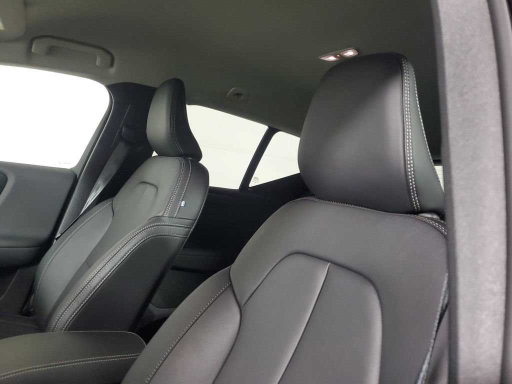 Certified 2026 Volvo XC40 B5 Core w/ Climate Package AWD/4WD image 25
