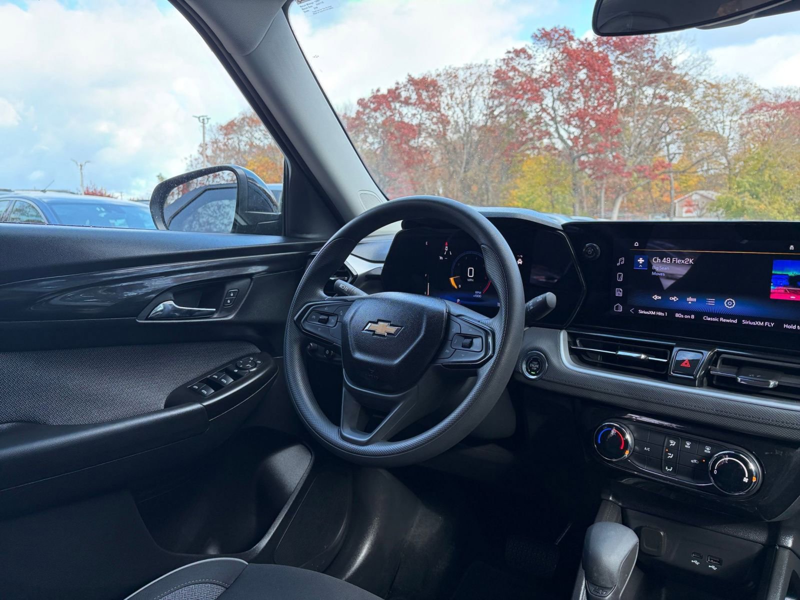 Used 2025 Chevrolet TrailBlazer LT image 32