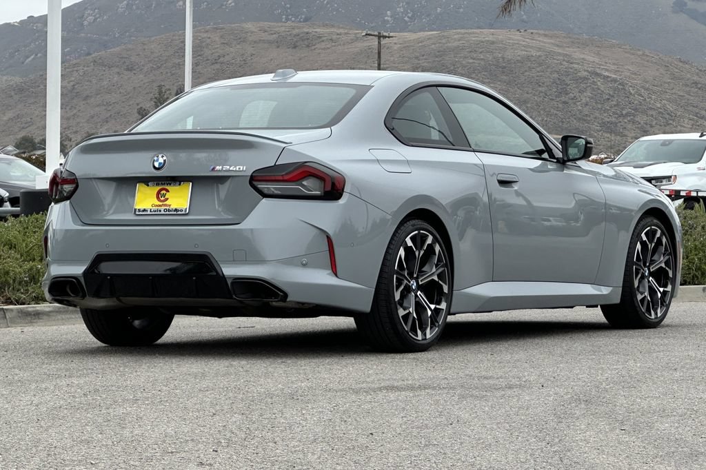 Used 2025 BMW M240i Coupe RWD image 3
