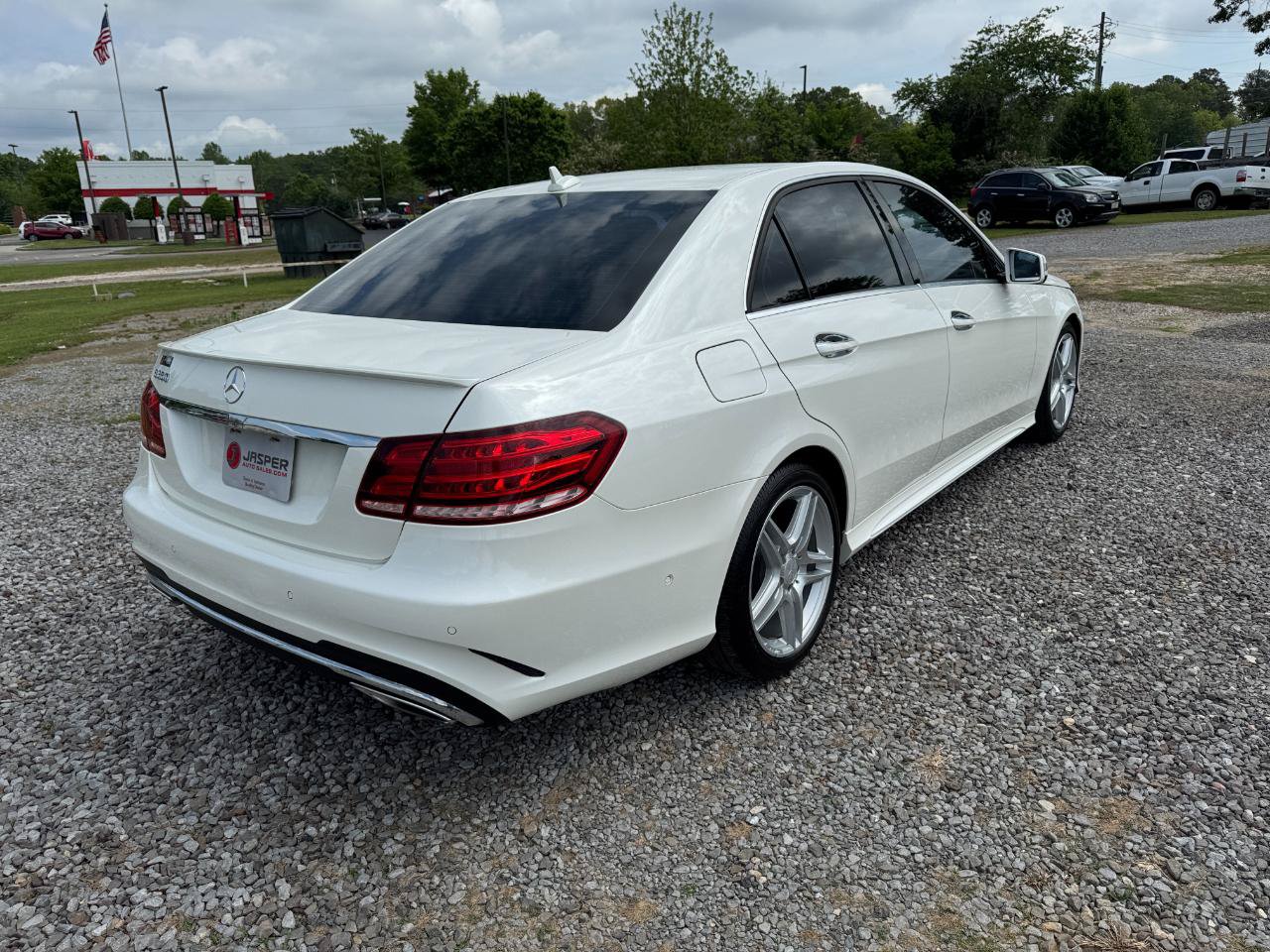 Used 2014 Mercedes-Benz E 350 Sedan image 3