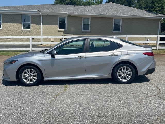 Used 2025 Toyota Camry LE FWD image 8