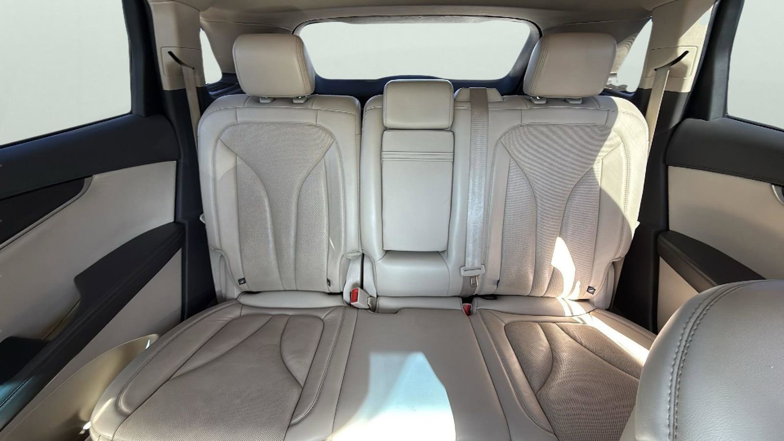 Used 2020 Lincoln Nautilus Reserve w/ Equipment Group 201A image 26