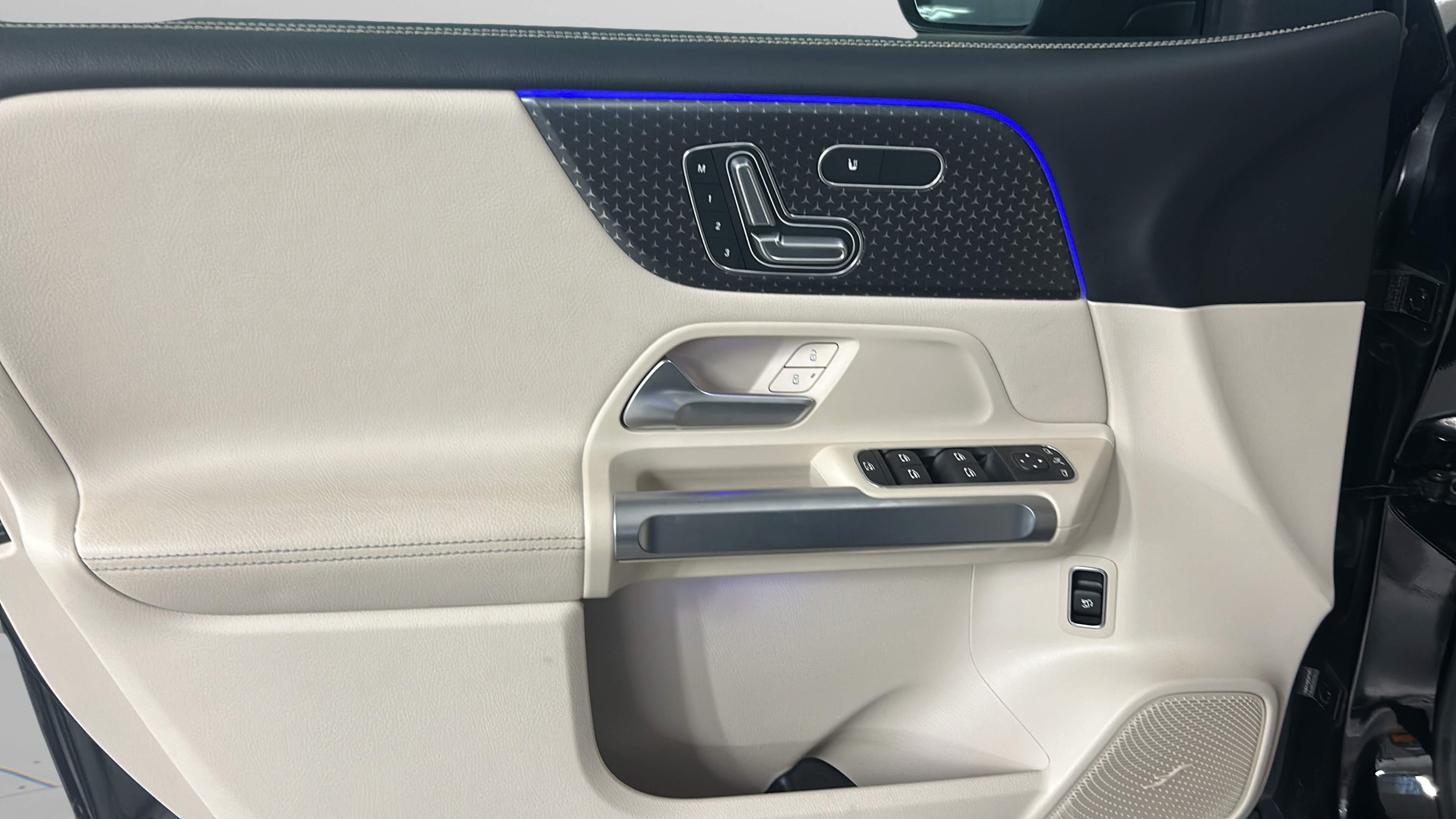 New 2025 Mercedes-Benz GLB 250 image 28