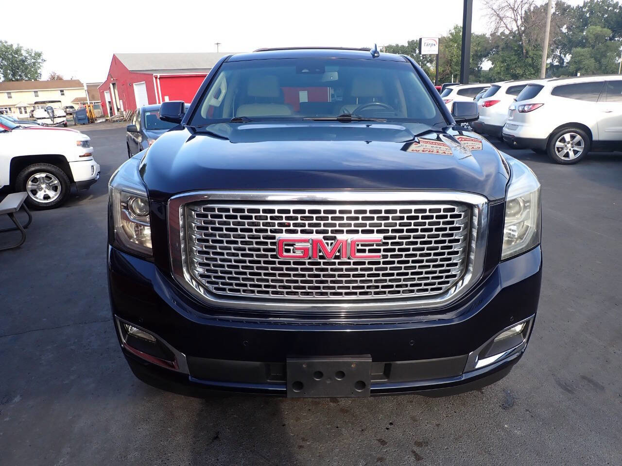 Used 2017 GMC Yukon Denali image 2