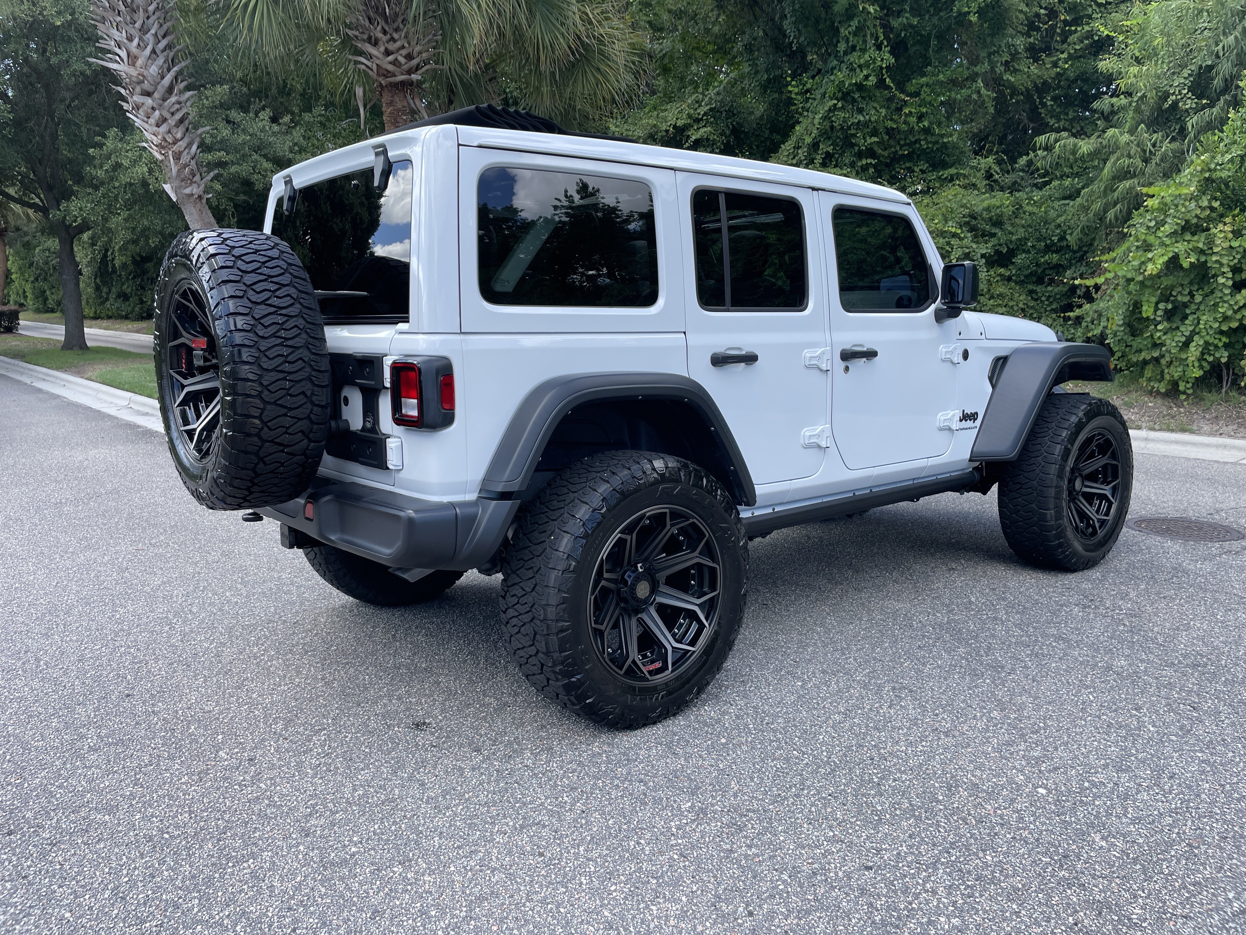 Used 2024 Jeep Wrangler Unlimited Sport AWD/4WD image 9