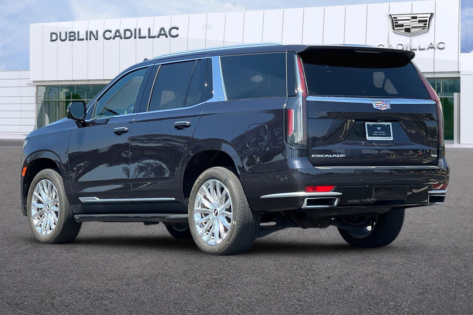 Used 2023 Cadillac Escalade Premium Luxury w/ Performance Package image 6