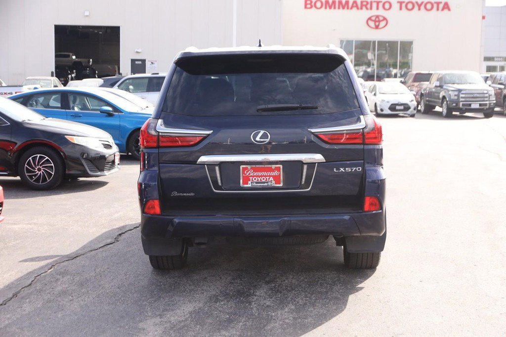 Used 2019 Lexus LX 570 4WD w/ Luxury Package image 6