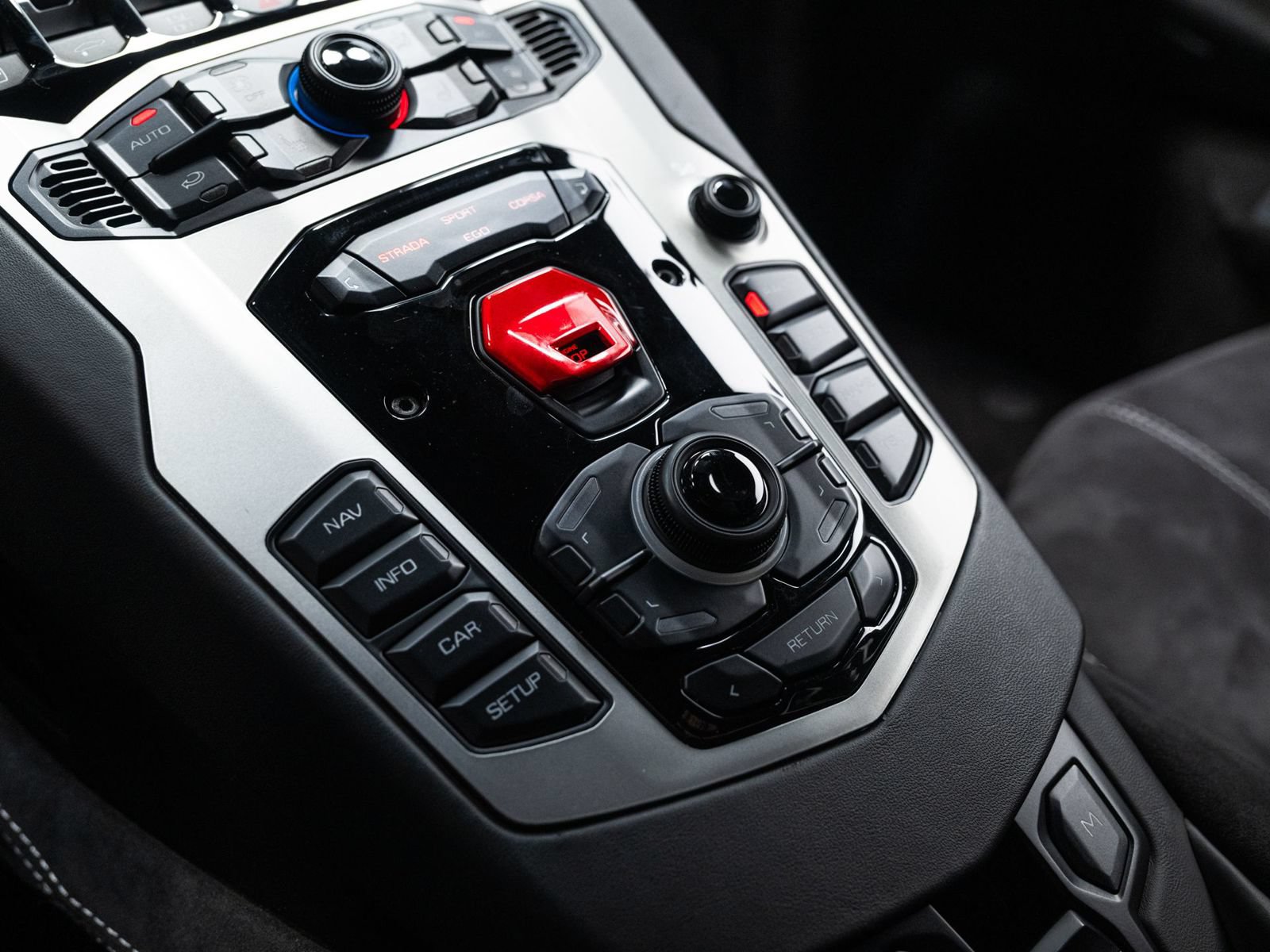 Used 2018 Lamborghini Aventador S AWD/4WD image 44