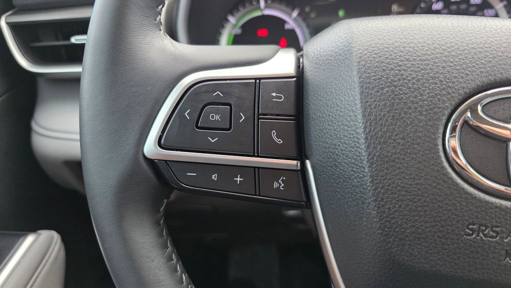 Certified 2024 Toyota Highlander XLE image 11