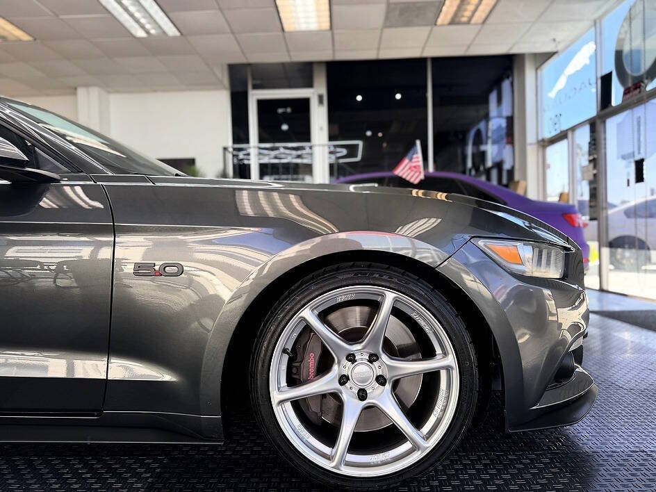 Used 2017 Ford Mustang GT w/ GT Performance Package RWD image 19