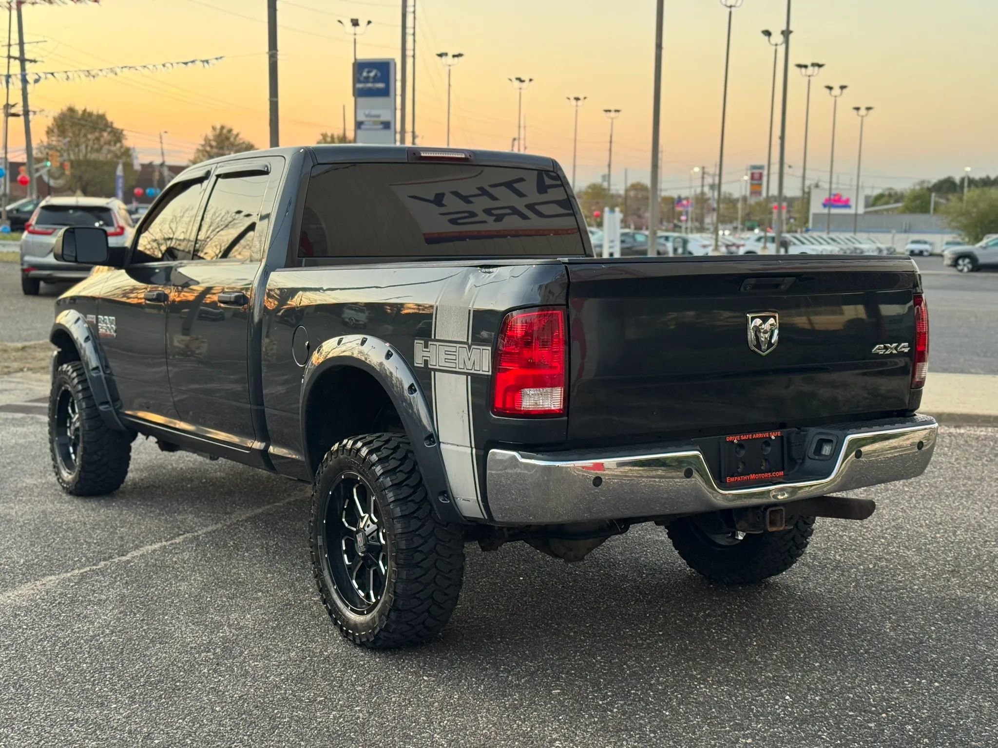 Used 2015 RAM 2500 Tradesman w/ Chrome Appearance Group AWD/4WD image 3