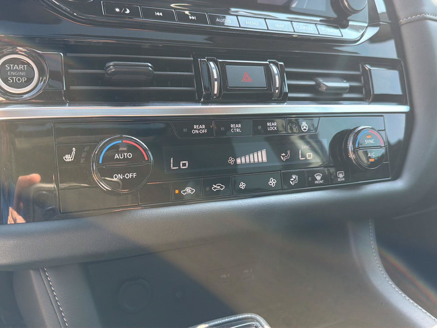 Used 2024 Nissan Pathfinder SL w/ SL Premium Package FWD image 27