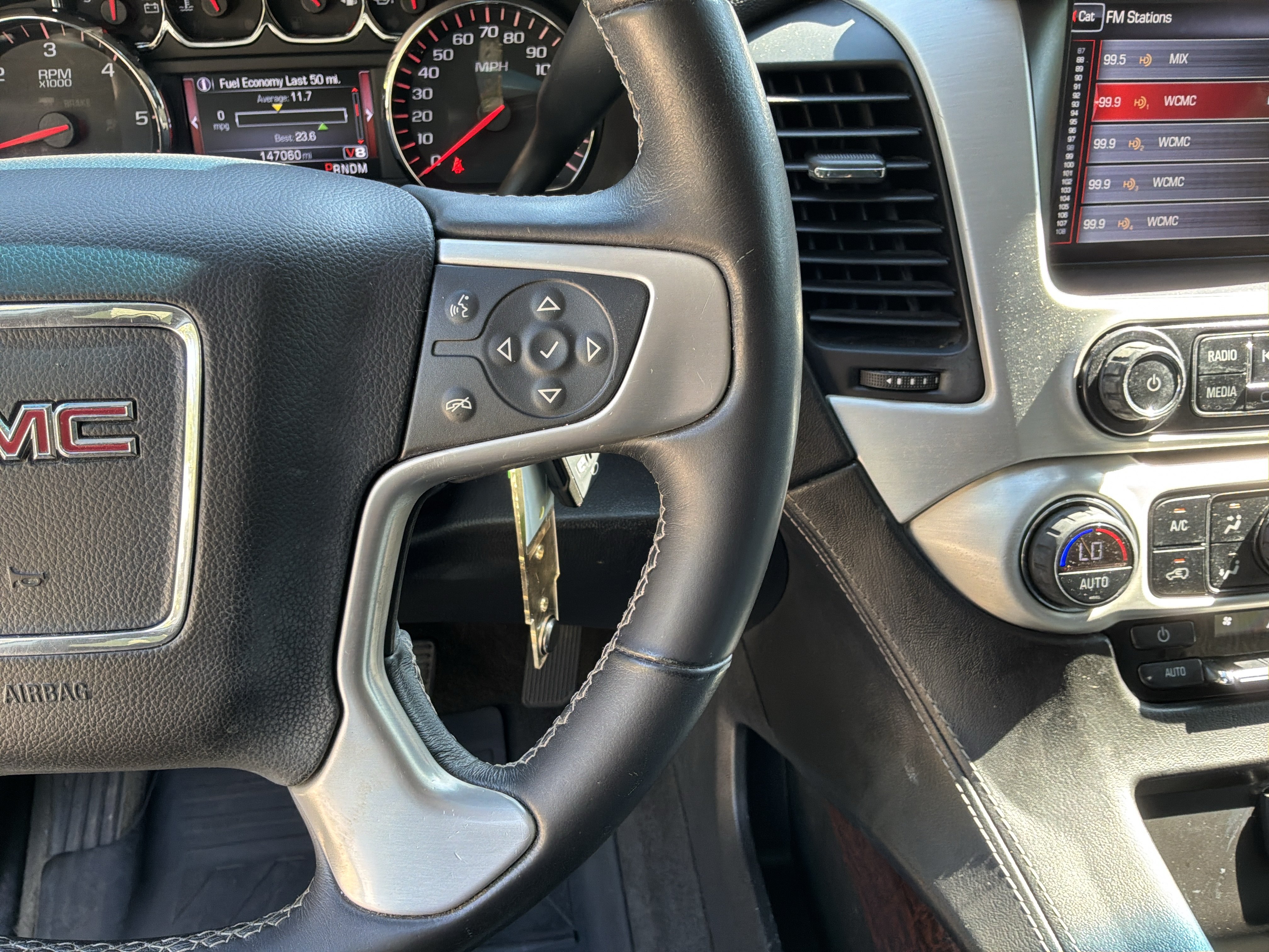 Used 2015 GMC Yukon SLE AWD/4WD image 25