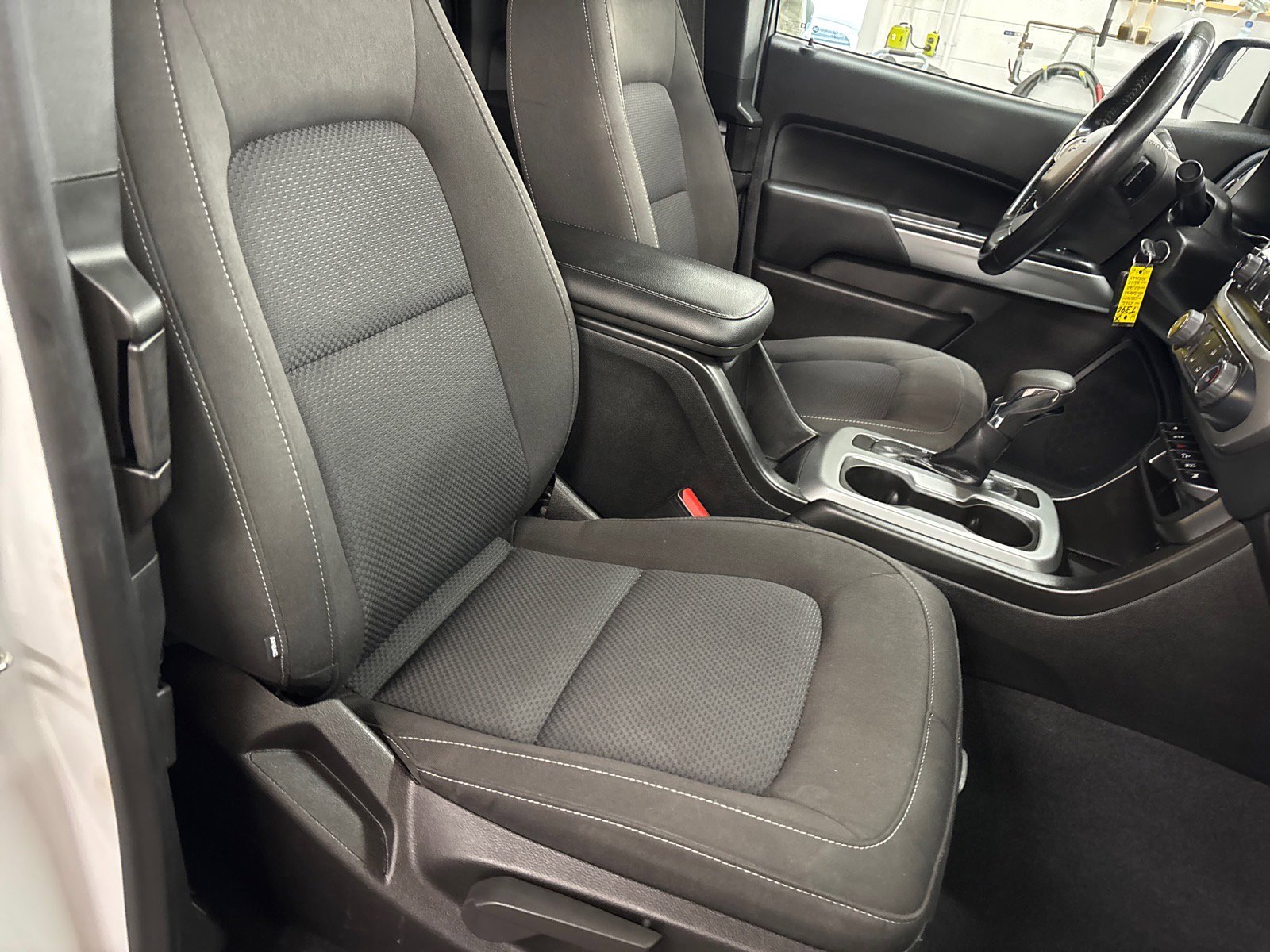 Used 2022 Chevrolet Colorado LT w/ Safety Package AWD/4WD image 16