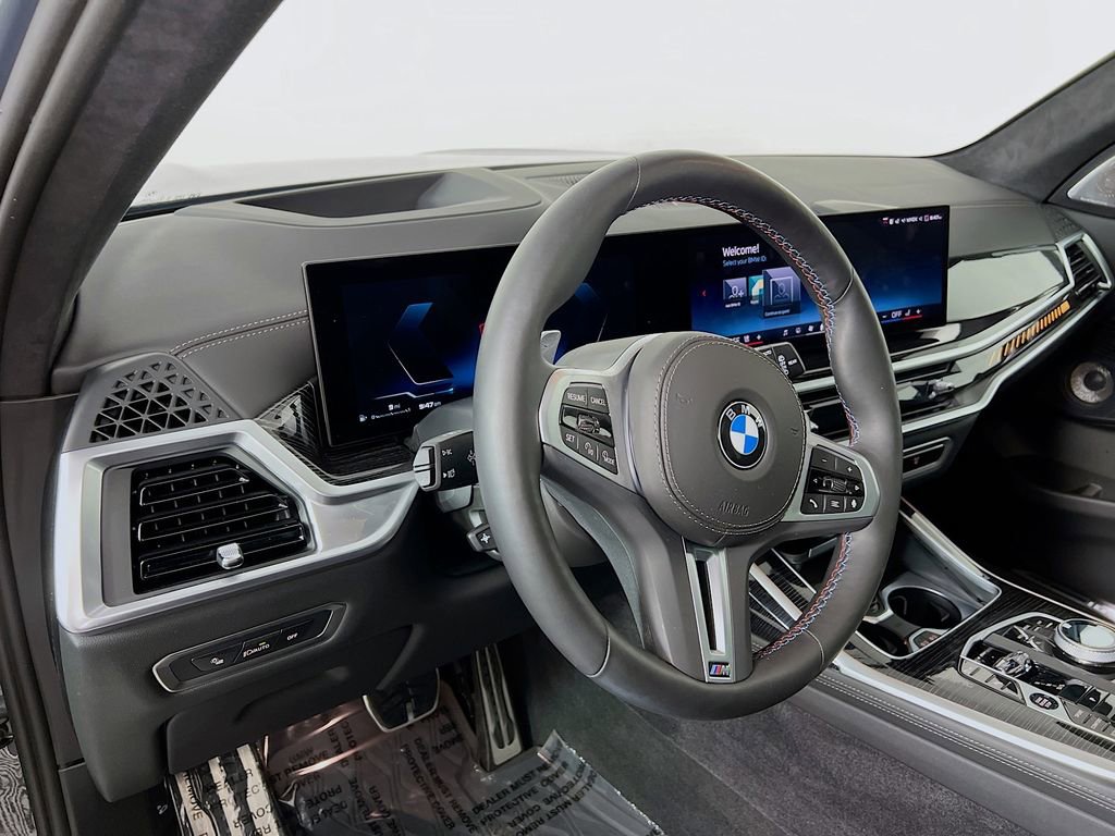Used 2025 BMW X7 M60i image 9