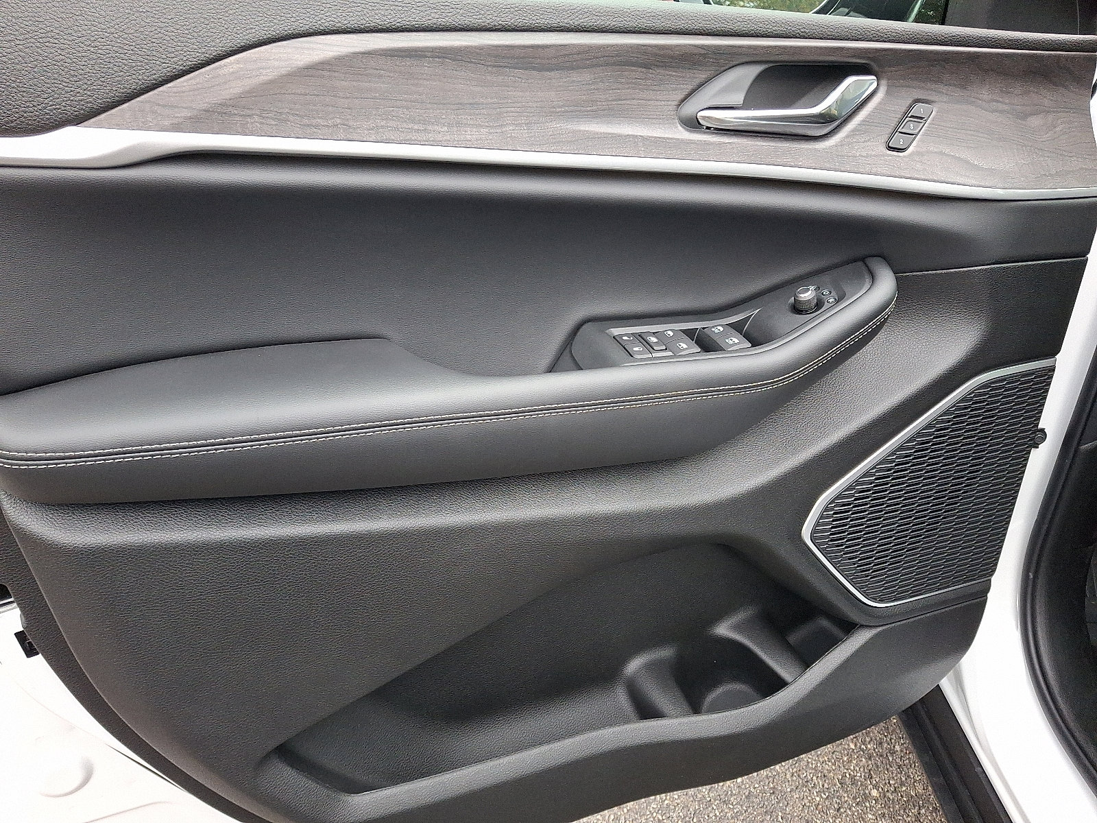 New 2025 Jeep Grand Cherokee Limited w/ Black Appearance Package image 10