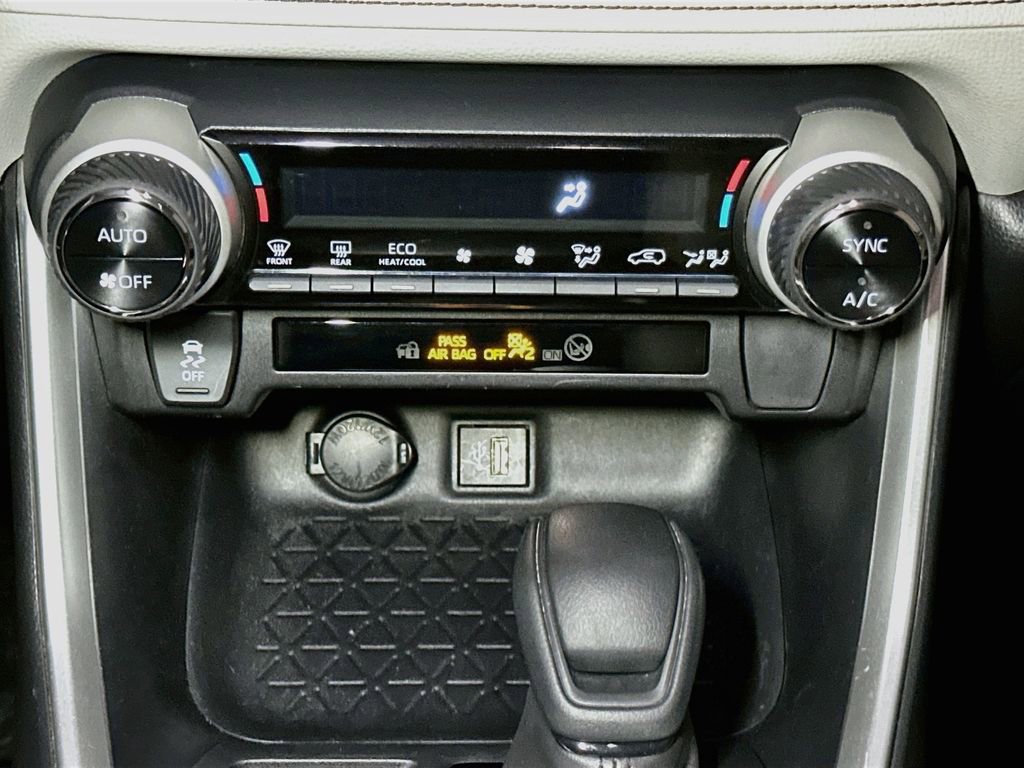 Used 2023 Toyota RAV4 XLE AWD/4WD image 13