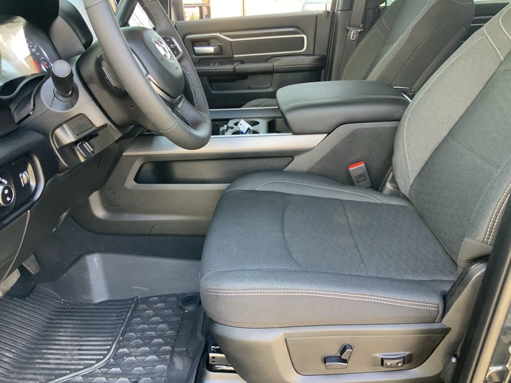 New 2025 RAM 2500 Big Horn AWD/4WD image 17