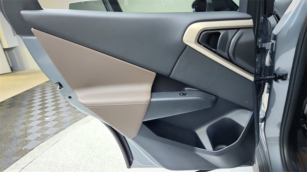 Used 2025 BMW X3 xDrive30i w/ Premium Package image 29