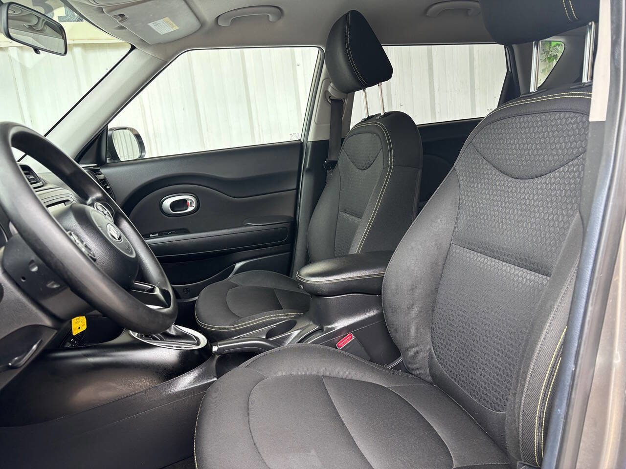 Used 2016 Kia Soul + image 10