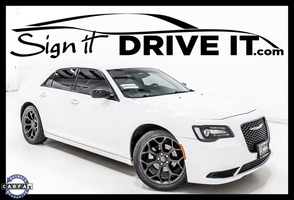 Used 2023 Chrysler 300 Touring w/ Sport Appearance Package image 1